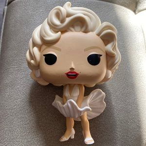 Marilyn Monroe Funko pop-no box